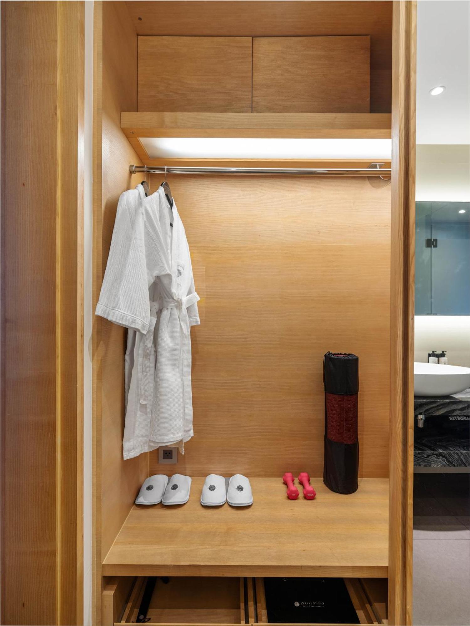 Pullman Saigon Centre Khách sạn